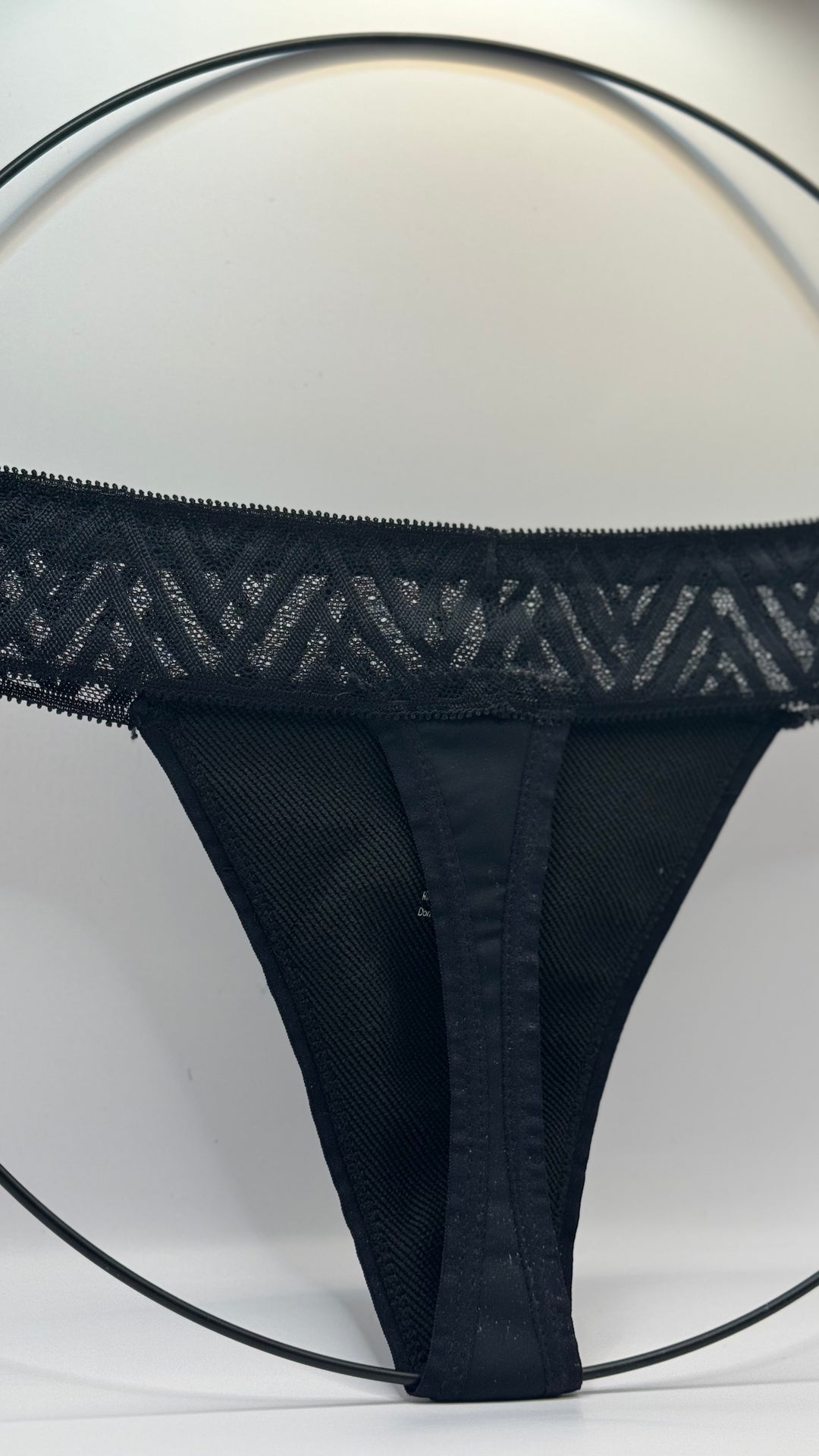 String MENSTRUEL Dentelle Noir