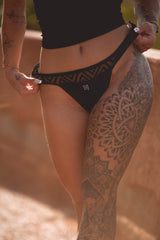 String MENSTRUEL Dentelle Noir