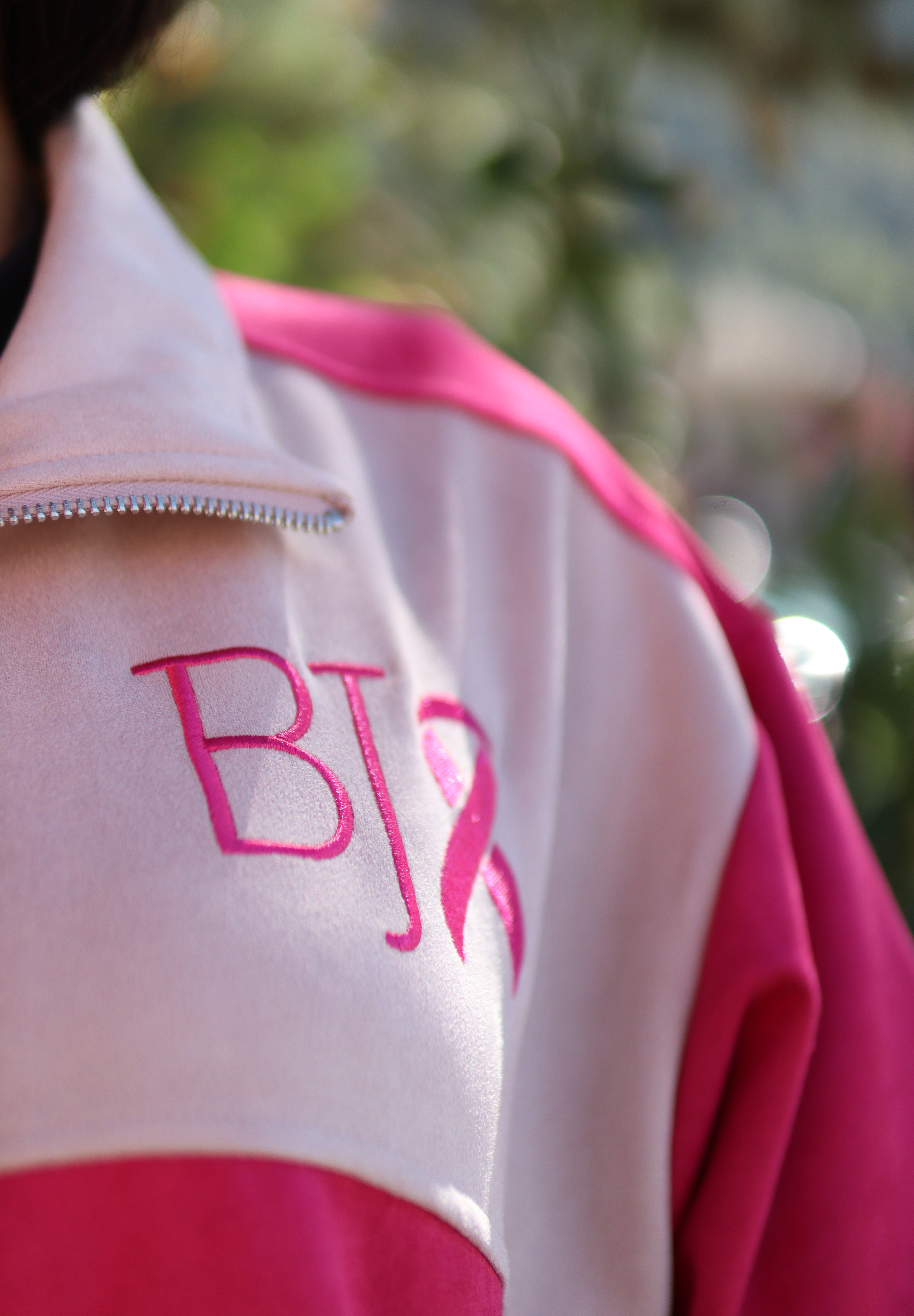 Jaquette Octobre Rose en Collab avec MinaRaven
